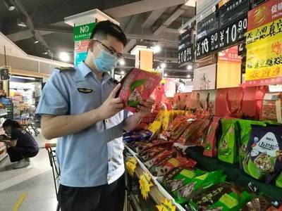 濟南市場監(jiān)管部門開展粽子市場專項檢查，現場責令問題經營者整改